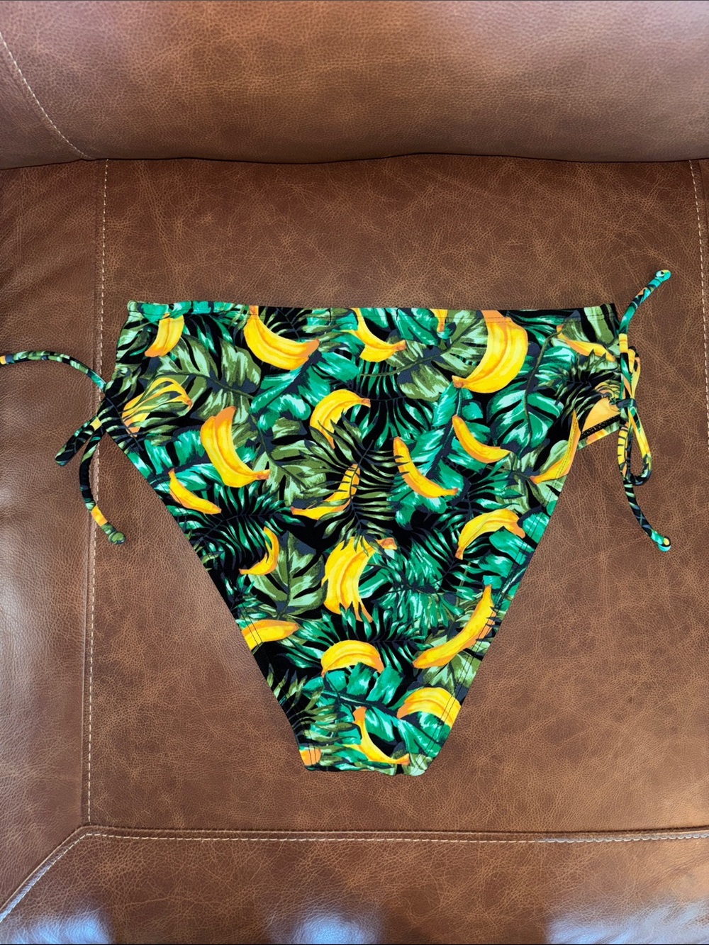 NWOT Gianni Bini Gone Bananas Yellow Tropical Print Bikini Set Women’s Medium - Picture 10 of 11